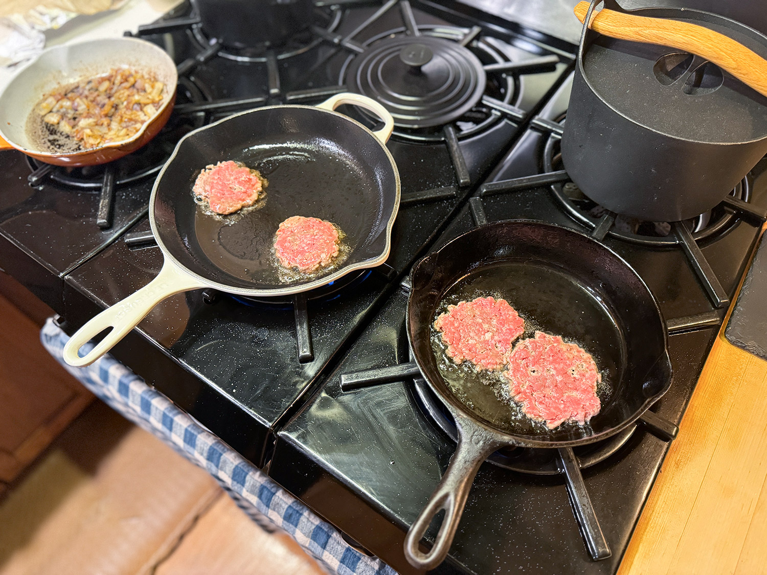 The Burger Smasher, Cast Iron Burger Press - Perfect Thin Patty Burgers  with Smasher Tool to Cook at Home