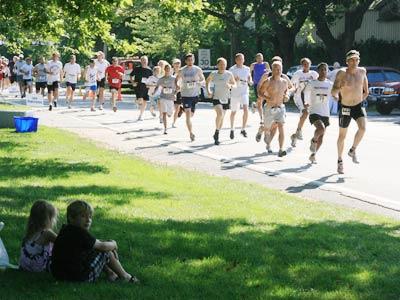 In the beginning, Tim Donahue, the eventual third-place finisher, led, trailed by the eventual winner, Amar Kuchinad, and the eventual runner-up, Mike Bahel.