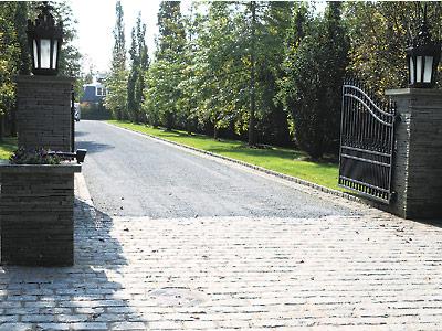 How to explain the strange goings-on at 52 Middle Lane? Did a restless spirit float through cast-iron gates to enter the East Hampton “ghost house”?