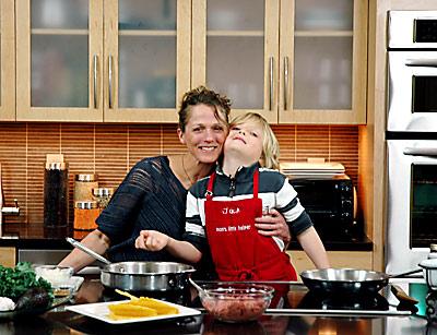 Stefanie Sacks and her 6-year-old son, Jack Dec, cooked up turkey tacos and sautéed kale with garlic in the LTV kitchen for the first episode of Ms. Sacks’s show, “Chew on This.”