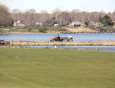 A new pond and pump house proposed at the Maidstone Club, plus a new irrigation system, have some wondering about impacts on Hook Pond.