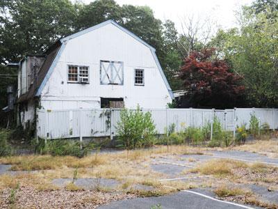 After sitting vacant for more than 10 years, the site of the former Star Lounge in Wainscott may soon be a state-of-the-art carwash.