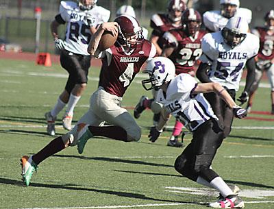 Johnny Pizzo and his fellow wingbacks ate up yardage in Saturday’s 28-6 rout of Port Jefferson here.