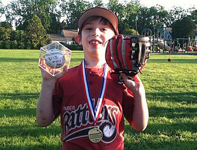 Liam Baum, who, despite his illness, plays baseball and basketball, has said to his mother, “Mom, I have to keep trying.”