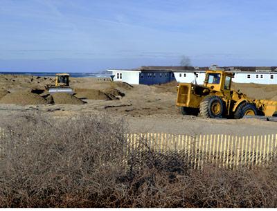 Bulldozers yesterday moved earth and sand at the former East Deck Motel in Montauk, fortifying the property’s seaward edge.