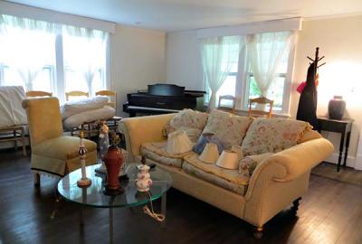 Guild House’s living room provides a cozy venue for an impromptu piano concert, like the one recently given by Victoria Bond to committee members working on an artists residency program.