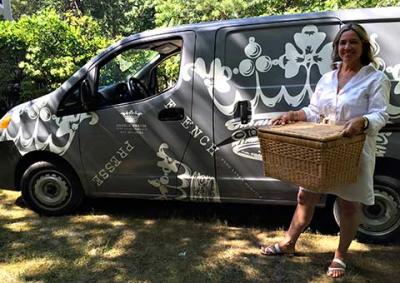 Sarah de Havenon delivered a basket of freshly washed and pressed linens to a client’s house in East Hampton.