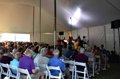 Eight hundred music lovers enjoyed the opening concert of the Bridgehampton Chamber Music Festival inside and outside a tent at the Bridgehampton Museum on Wednesday.