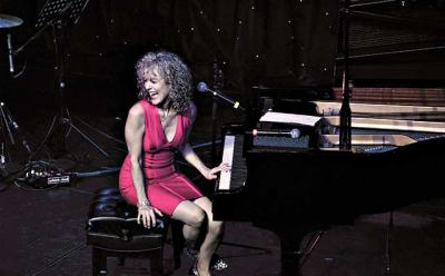 Judy Carmichael, a vocalist and stride pianist, has taken on lyrics in her latest cabaret show.