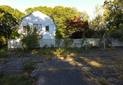 A plan to replace the former Star Room nightclub on Montauk Highway in Wainscott with a car wash has sparked a firestorm of opposition.