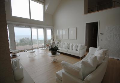 Thierry Pfister Architecture & Design renovated a house on Gardiner’s Bay to create flowing spaces between the foyer, kitchen, and living rooms.