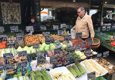 Despite the traditional Viennese preference for fried and boiled meats and potatoes, the markets offer a colorful array of seasonal and imported produce. Below, a meal of tafelspitz is preceded by broth with noodles or sliced pancakes.