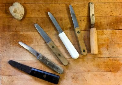 A variety of clam knives