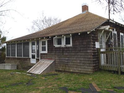 Fort Pond House in Montauk remained listed for sale by East Hampton Town at $2 million after a failed attempt by Democrats to take it off the market.