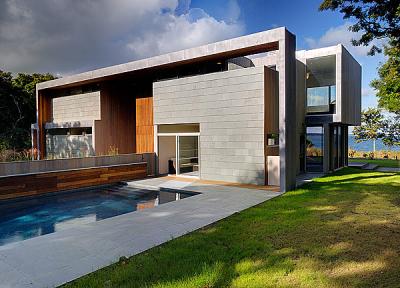 Juxtaposed “frames” create privacy and intrigue at this modernist Lion’s Head house.