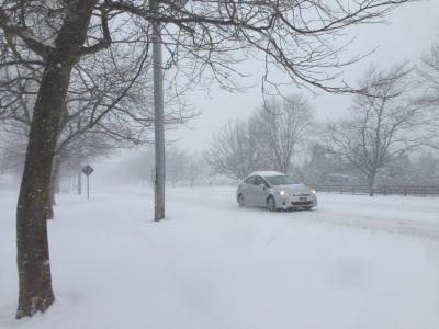 Few cars traversed Route 27 in Amagansett on Saturday afternoon during the snowstorm.