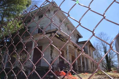 The mortgage holder agreed to put a fence around the two exposed sides of the former Morpurgo property, as village officials consider tearing the house down in the name of public safety.