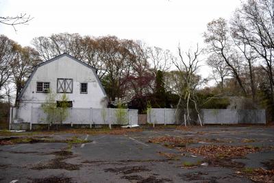 A proposal to turn the former Star Room club into a car wash has been met with a mixed reception.