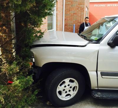 E.M.T.s having breakfast were already on the scene when an elderly man drove into the side of the East Hampton bagel shop.