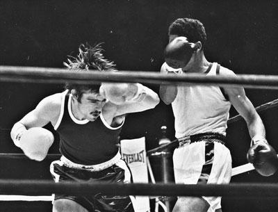 Peter Wood, left, and Jose Ventura in the 1971 sub-novice middleweight championship bout at Madison Square Garden.