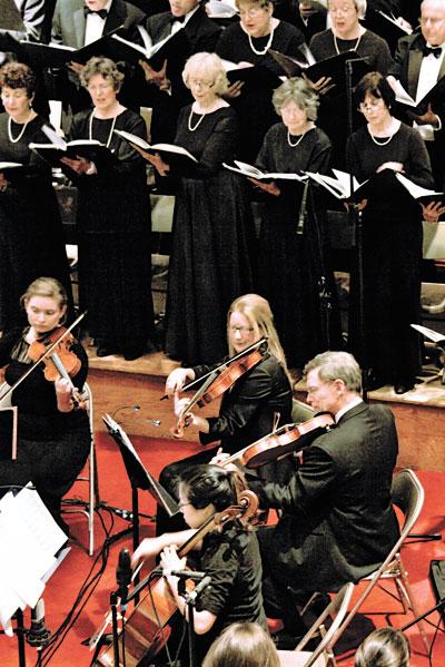 A chamber ensemble accompanied the Choral Society of the Hamptons on Sunday.