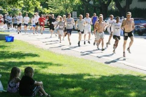 In the beginning, Tim Donahue, the eventual third-place finisher, led, trailed by the eventual winner, Amar Kuchinad, and the eventual runner-up, Mike Bahel.