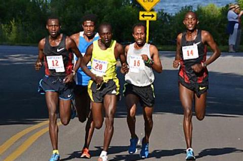 On the way toward the home stretch, the lead pack included Simon Ndirangu, who was to win, Boniface Biwott, Tesfaye Girma, who was to be the runner-up, and Samuel Ndereba, who was to place third.