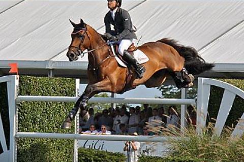 Head up: Kent Farrington and Voyeur, who evidently would rather go for it than look on, were the only pair among the three horse-and-rider combinations in the jumpoff to go clean.