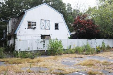 After sitting vacant for more than 10 years, the site of the former Star Lounge in Wainscott may soon be a state-of-the-art carwash.