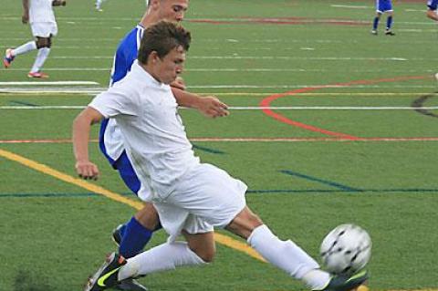 Esteban Valverde and his teammates have been coming on in the second halves of games, but got started too late at Amityville.