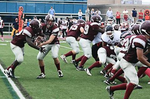 Andre Cherrington, taking a handoff from Cort Heneveld, was among the Bonackers who played hard in Saturday’s loss.