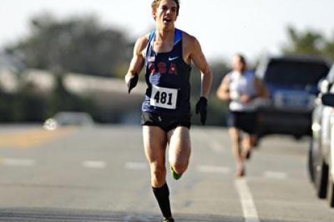 Tim Rossi, 20, an Emory College student who is a part-time Shelter Islander, was the 3-miler’s winner.