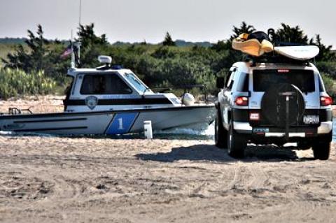 Vehicles parking on the beach at Maidstone Park have drawn the ire of some members of the Springs Citizens Advisory Committee, who complained to the East Hampton Town Trustees on Tuesday.