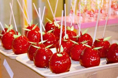 Candy apples and caramel apples are great traditional treats for Halloween.