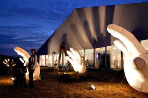 What goes on view outside can be as dramatic as what’s inside the tent, as these eye-catching blow-up hand sculptures demonstrated at last year’s ArtHamptons.