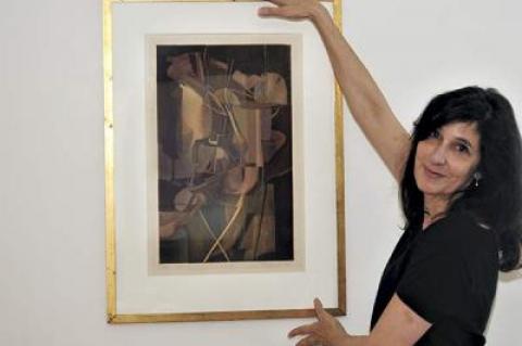 Gabrielle Selz with “Le Mariee,” a collaborative 1934 aquatint by Marcel Duchamp and Jacques Villon that was a graduation present from her mother