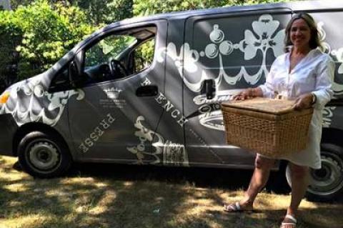 Sarah de Havenon delivered a basket of freshly washed and pressed linens to a client’s house in East Hampton.