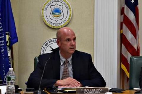 Southampton Town Councilman Stan Glinka, who put forward a proposal that would require Uber drivers to be licensed with the town, said he had no intention of abandoning the legislation.