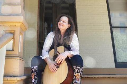 Caroline Doctorow is enjoying the success of her latest release, “Dreaming in Vinyl,” which reached No. 2 on a folk airplay chart in two consecutive months.