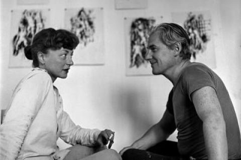 Elaine and Willem de Kooning looked like newlyweds in this intimate photo taken by Tony Vaccaro in 1953.