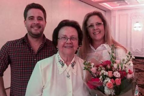 Mary Vorpahl, center, was flanked by her grandson Kyle Ballou and her daughter Susan Vorpahl as she accepted the East Hampton Town Republican Committee’s Woman of the Year award at a county Republican Women’s Association gathering last week.