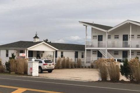 A proposal to add a 16-seat restaurant at the Hero Beach Club in Montauk is drawing mixed reactions from the East Hampton Town Planning Board.