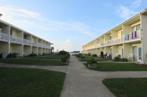 Atlantic Terrace, an oceanfront hotel on Oceanview Terrace in Montauk, includes guest rooms with kitchenettes, a restaurant, boutique, and pool.