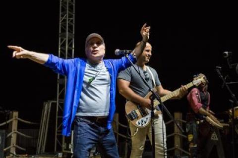 Paul Simon thrilled the crowd on Saturday as he joined the Montauk Project onstage at the lighthouse during a concert to benefit the Montauk Historical Society.