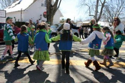 Participants in the 2013 Am O'Gansett Parade