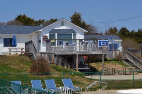 A long-dormant restaurant at the Breakers motel in Montauk will reopen.