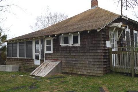 Fort Pond House in Montauk remained listed for sale by East Hampton Town at $2 million after a failed attempt by Democrats to take it off the market.