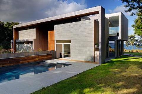 Juxtaposed “frames” create privacy and intrigue at this modernist Lion’s Head house.