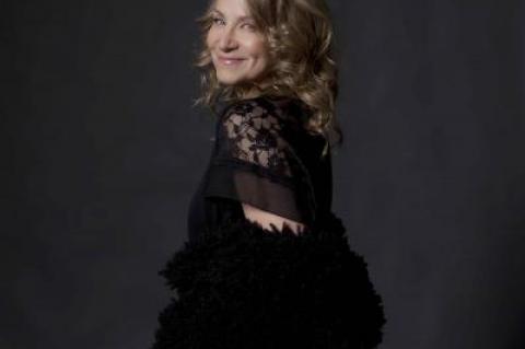 Joan Osborne is headlining this year's Sag Harbor American Music Festival.