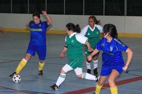 Emilse Gonzalez, with the ball above, won the women’s championship for Los Andes with her goal in the first half, and she was honored afterward for having been the season’s high-scorer.